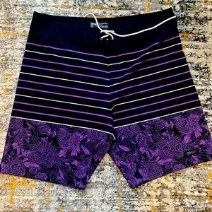 Oakley Split Floral Boardshorts Size 38 NWT.